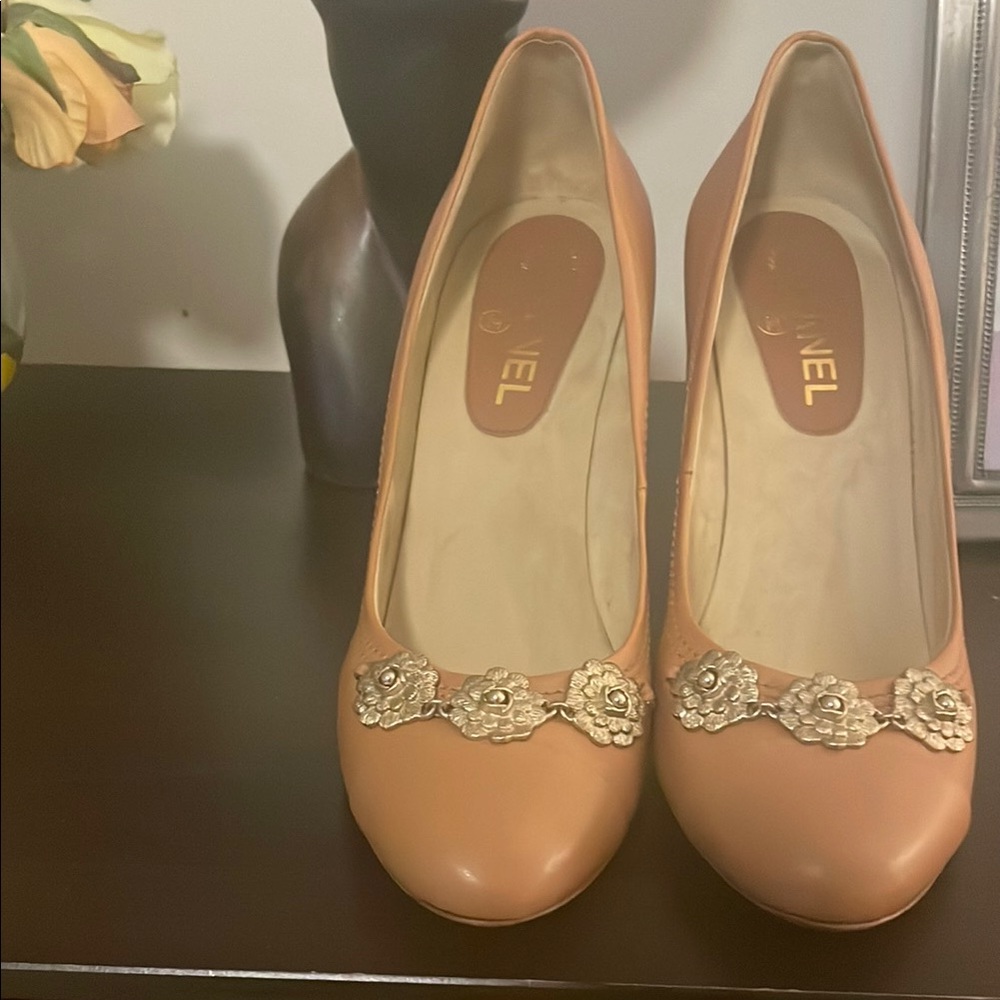 Chanel Tan Gold Heels with Elegant Design